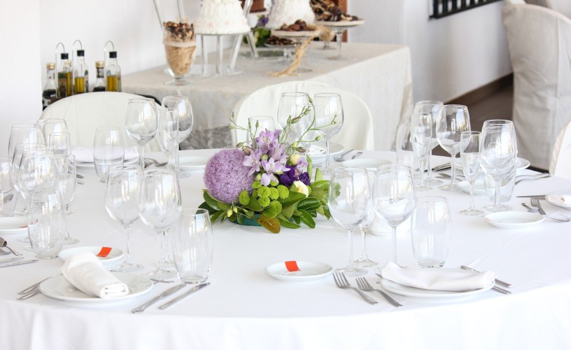 przepiękne dekoracje ślubne na stoły