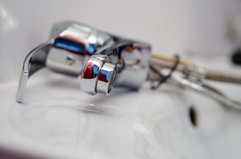 Czym wyróżnia się dobry hydraulik?